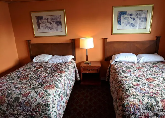 Skylark Hotel 2*